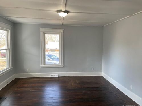 475 Piedmont St, Waterbury, CT 06706-2130