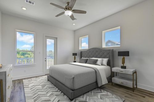 713 Baywood Dr, Taylor Lake Village TX exterior