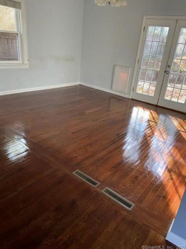 2101 Plank Rd, Cheshire CT  06410-1305 exterior