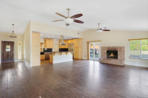 23641 Springwood Dr, Ramona, CA 92065-4244