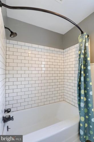 212 Howard Ave, Lancaster PA  17602-4208 exterior