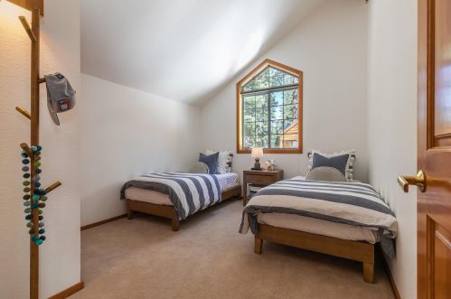 733 Conifer, Truckee CA  96161-3942 exterior