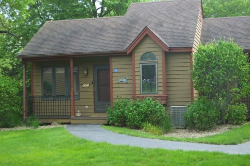 26 Oak Glen Dr, Galena, IL 61036-8666