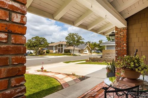 6270 Woodsboro Ave, Anaheim CA  92807-2347 exterior