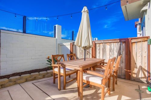 382 Carmel Creeper Pl, Encinitas CA  92024-7704 exterior