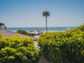 245 4th St, Encinitas, CA 92024-3211