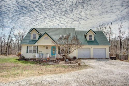 209 Mikes Rd, Harrison, AR 72601-9406
