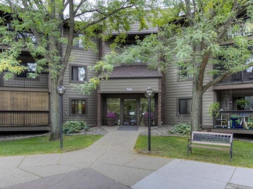 7501 101st St, Minneapolis MN  55438-2516 exterior