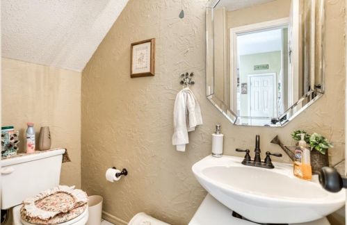 2210 Meadowstone Dr, Carrollton TX 75006-2642 exterior