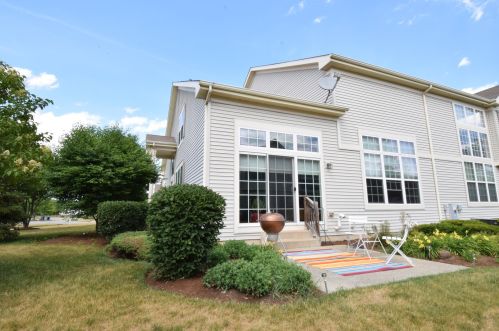 1949 Sun Drop Ct, Hanover Park IL  60103-2300 exterior