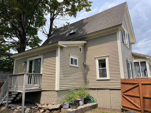 12 Bay St, Laconia, NH 03246-3344