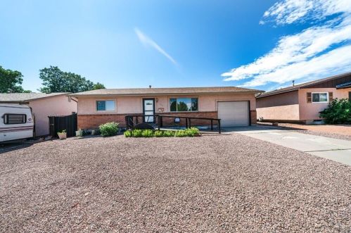 3924 Farabaugh Ln, Pueblo, CO 81005-3040