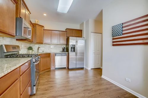 1403 Lighthouse Ln, Pingree Grove IL  60140-2076 exterior