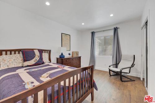 6222 Altura Ave, Glendale CA  91214-2325 exterior