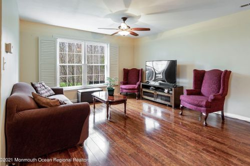 904 Buckingham Cir, Middletown NJ  07748-3467 exterior