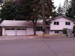 11990 Burlheights St, Portland OR  97223-3217 exterior