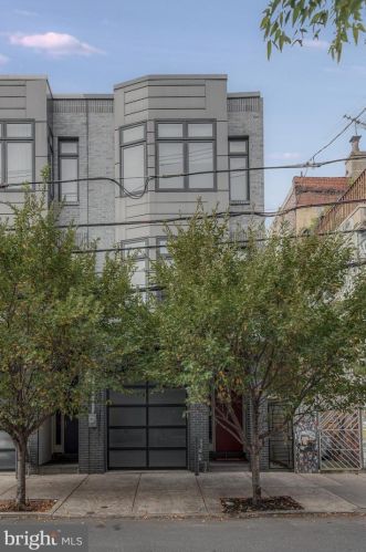 606 8th St, Philadelphia, PA 19123-3402