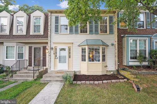12120 Stoneford Dr, Woodbridge, VA 22192-1433