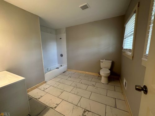 2916 Handy Dr, Atlanta GA  30318-7239 exterior