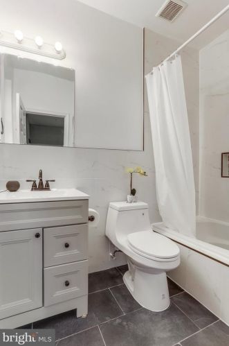 6803 Braddock Rd, Springfield VA  22151-3016 exterior