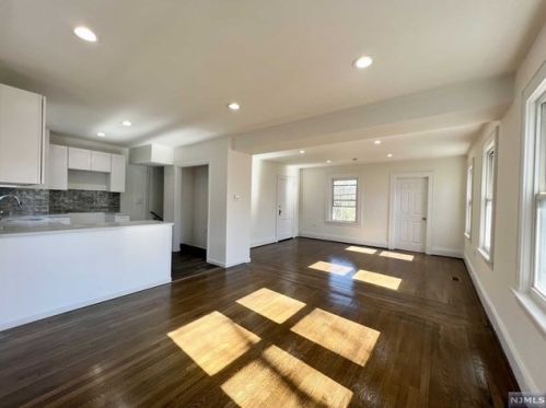 683 Center Ave, River Edge, NJ 07661-2406