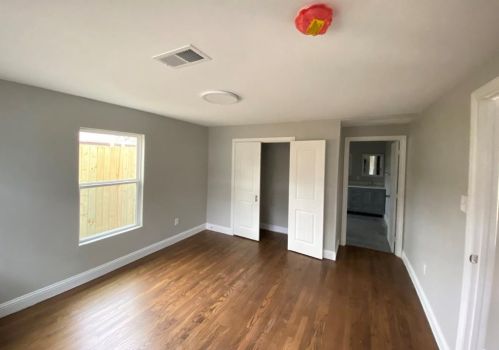 1605 Dent St, Garland TX 75042-5808 exterior