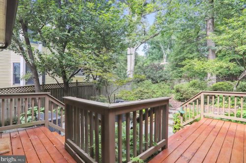 1221 Pinecrest Cir, Silver Spring MD 20910-1626 exterior