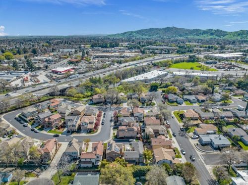 413 Comstock Way, Vacaville CA  95688-3128 exterior