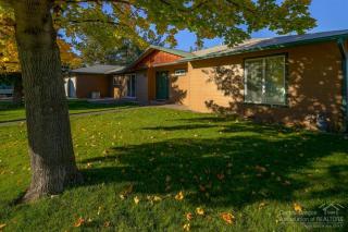 921 Canyon Dr, Eagle Crest, OR 97756-2520