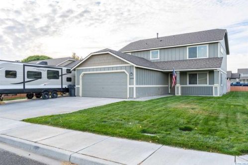 6420 Nisqually Dr, Pasco, WA 99301-9232