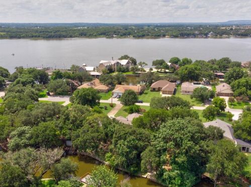 410 Granada Calle Ct, Granbury TX 76049-1476 exterior