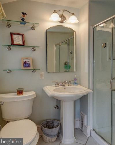 287 Wayne Ave, Tavistock NJ 08033-1008 exterior