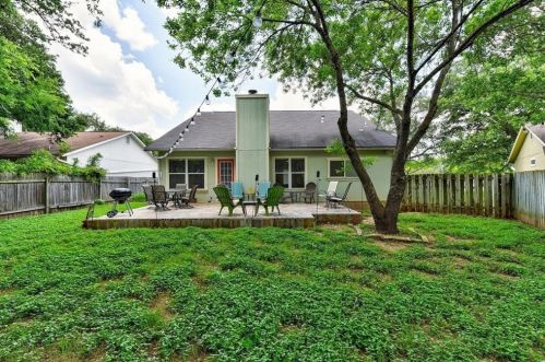 8305 Cattle Dr, Austin, TX 78749-3944