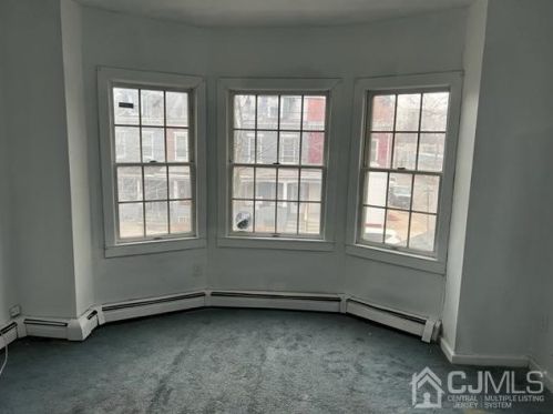 513 Stuyvesant Ave, Trenton NJ  08618-4123 exterior