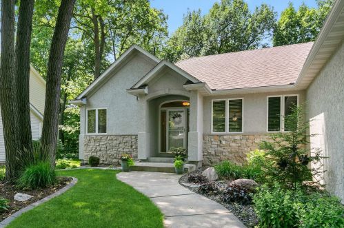 9049 Woodhill Dr, Prior Lake, MN 55378-3138