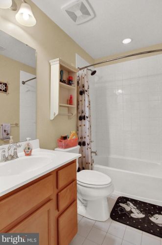 34 Ctr St, Hanover PA 17331-2828 exterior