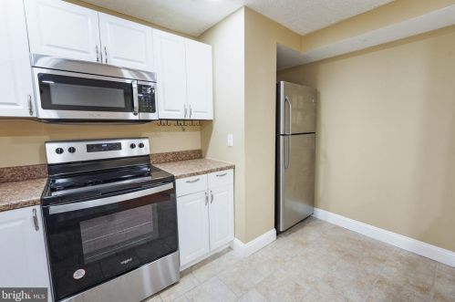 8364 Fern Leaf Ct, Springfield VA  22153-3863 exterior