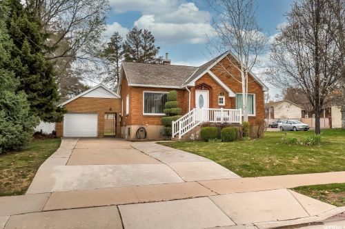 93 Center St, Clearfield, UT 84015-1026