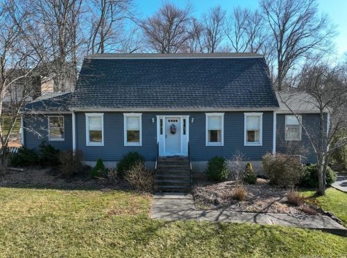 345 Westfield St, Middletown, CT 06457-2040