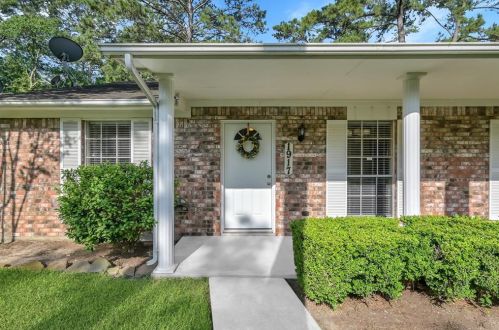 1917 Tickner St, Conroe TX  77301-1338 exterior