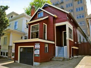 2154 Everett St, Portland OR  97232-3039 exterior