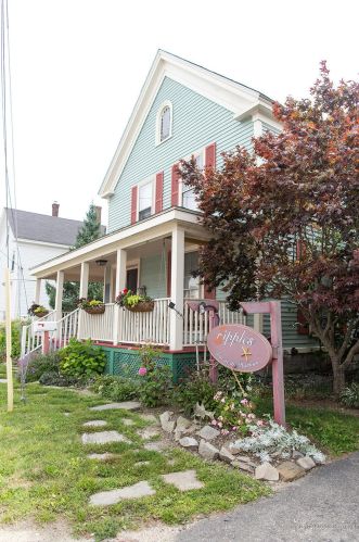 16 Pleasant St, Rockland, ME 04841-2710