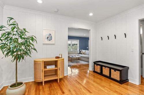 46 Pine Hill Ave, Norwalk CT  06855-2810 exterior