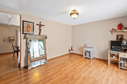 108 Mayfield Dr, Streamwood, IL 60107-1723