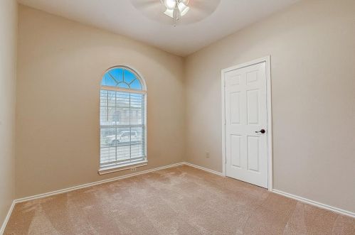 1422 Mapleview Dr, Carrollton TX 75007-6019 exterior