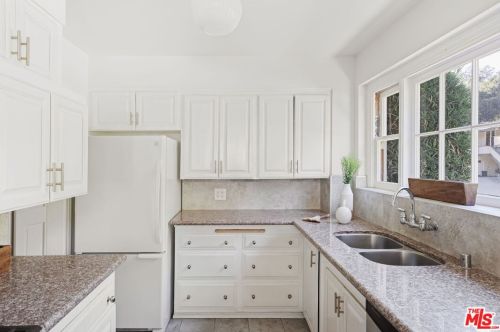 2480 Chevy Chase Dr, Glendale CA  91206-1845 exterior