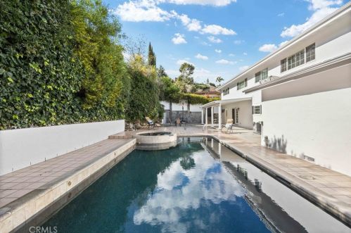 1851 Greenbriar Rd, Glendale CA  91207-1064 exterior