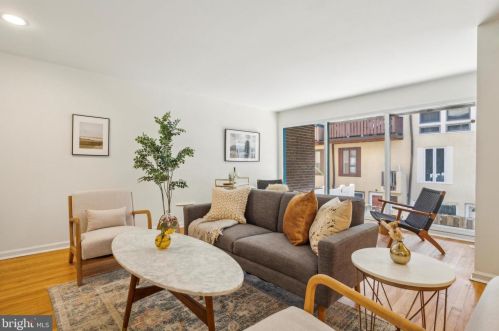 1124 Lombard St, Philadelphia PA  19147-1231 exterior