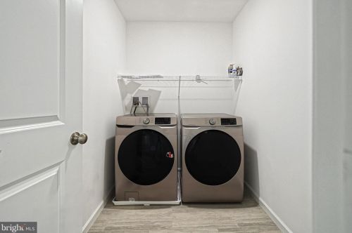 1009 Glen View Dr, York PA  17403-9680 exterior