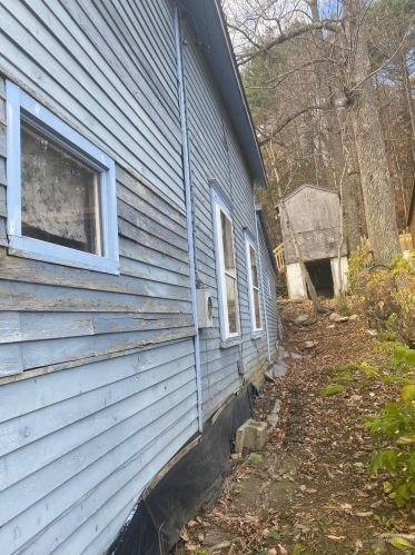 72 Lake St, Wales, ME 04280-4062